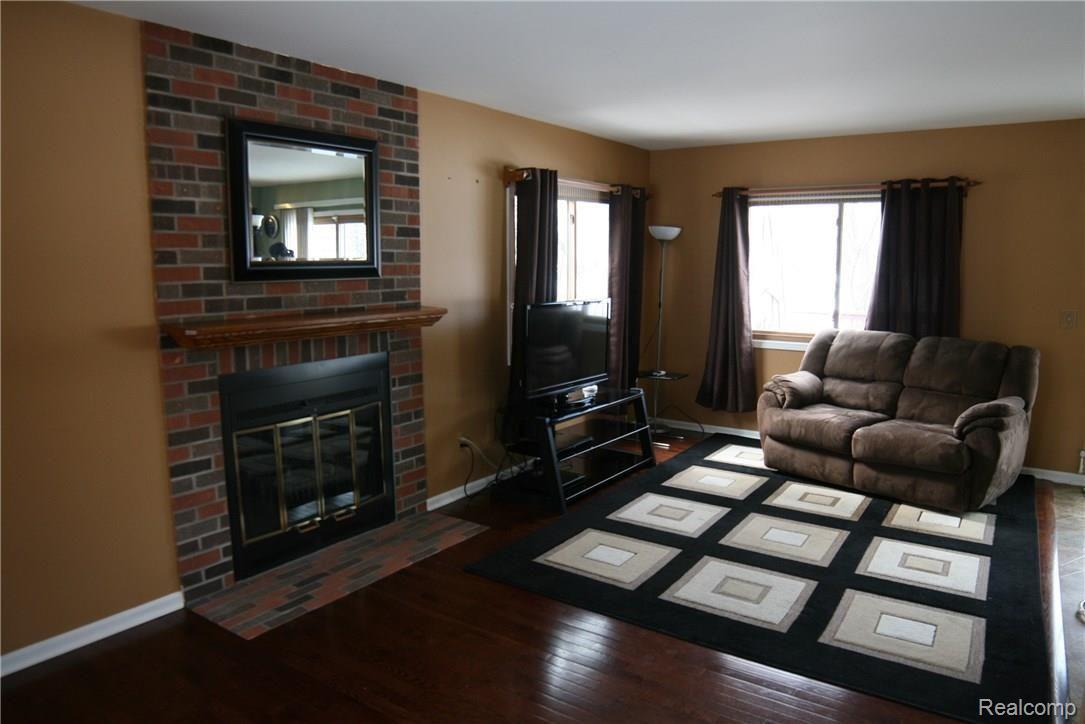 1588 Colony Drive Rochester, MI 48307 - Photo 6 of 18 IMG_7523.JPG