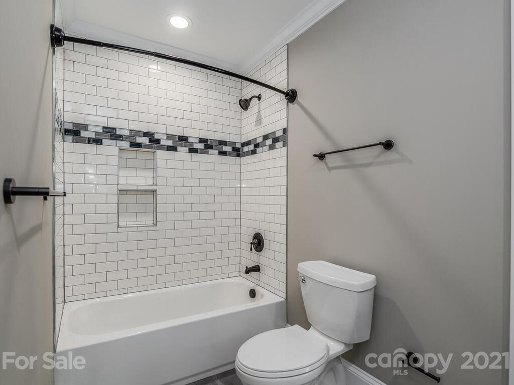 5923 Sharon View Road Charlotte, NC 28226 - Photo 13 of 44 a bathroom with a toilet and a bathtub