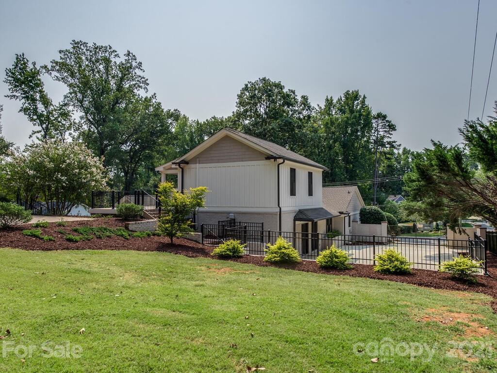 5923 Sharon View Road Charlotte, NC 28226 - Photo 40 of 44 a view of a house with backyard and sitting area
