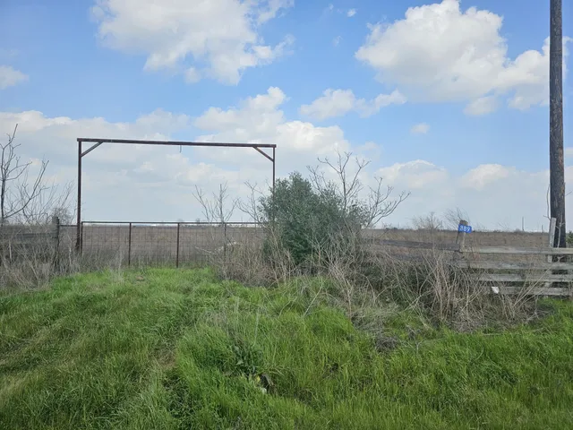 $280,000 | 889 Old Columbus Road North, Sealy, TX 77474