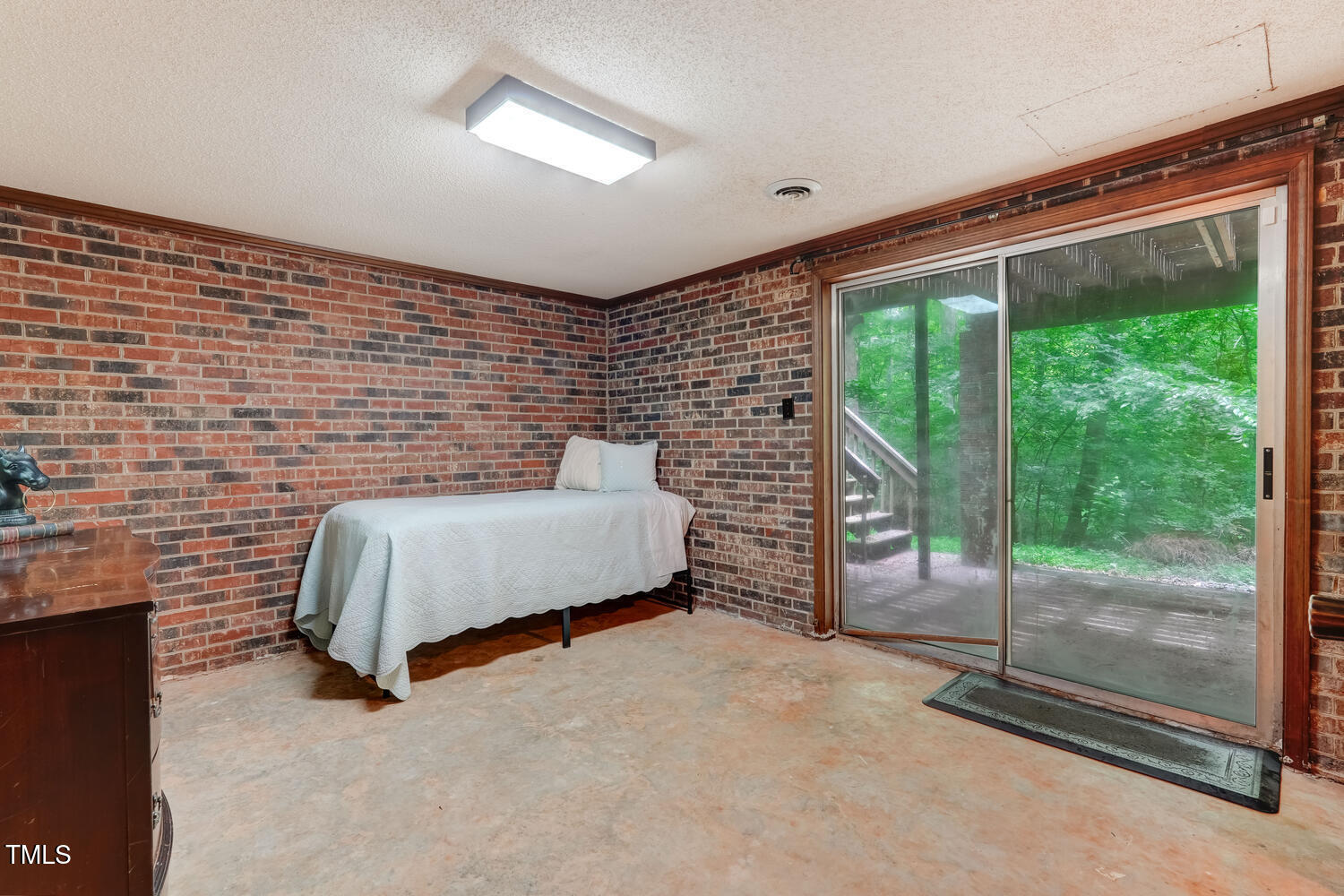 4272 Boyd Wright Road Burlington, NC 27215 - Photo 21 of 38 3rd bedroom, and has sliding glass doors onto the lower patio.