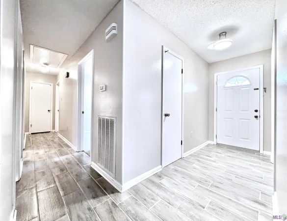 $1,800 | 4738 Woodlyn Drive, Baton Rouge, LA 70816
