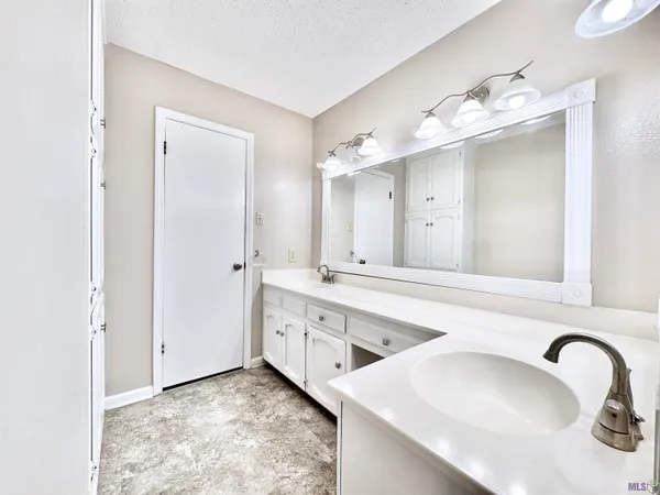 $1,800 | 4738 Woodlyn Drive, Baton Rouge, LA 70816