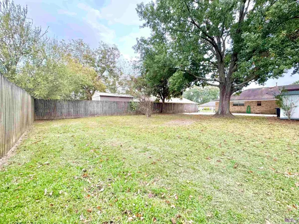 $1,800 | 4738 Woodlyn Drive, Baton Rouge, LA 70816