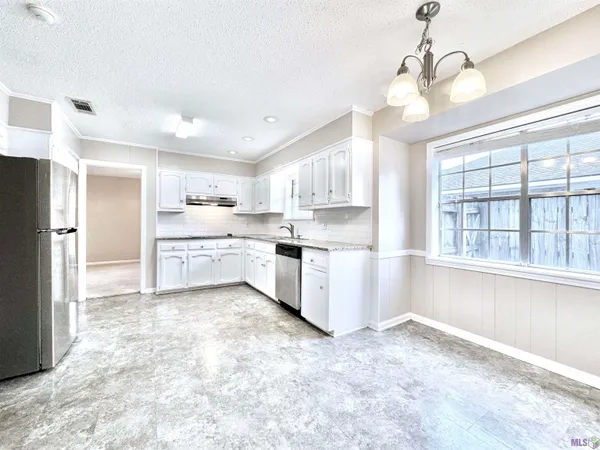 $1,800 | 4738 Woodlyn Drive, Baton Rouge, LA 70816