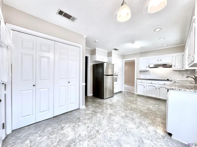 $1,950 | 4738 Woodlyn Drive, Baton Rouge, LA 70816