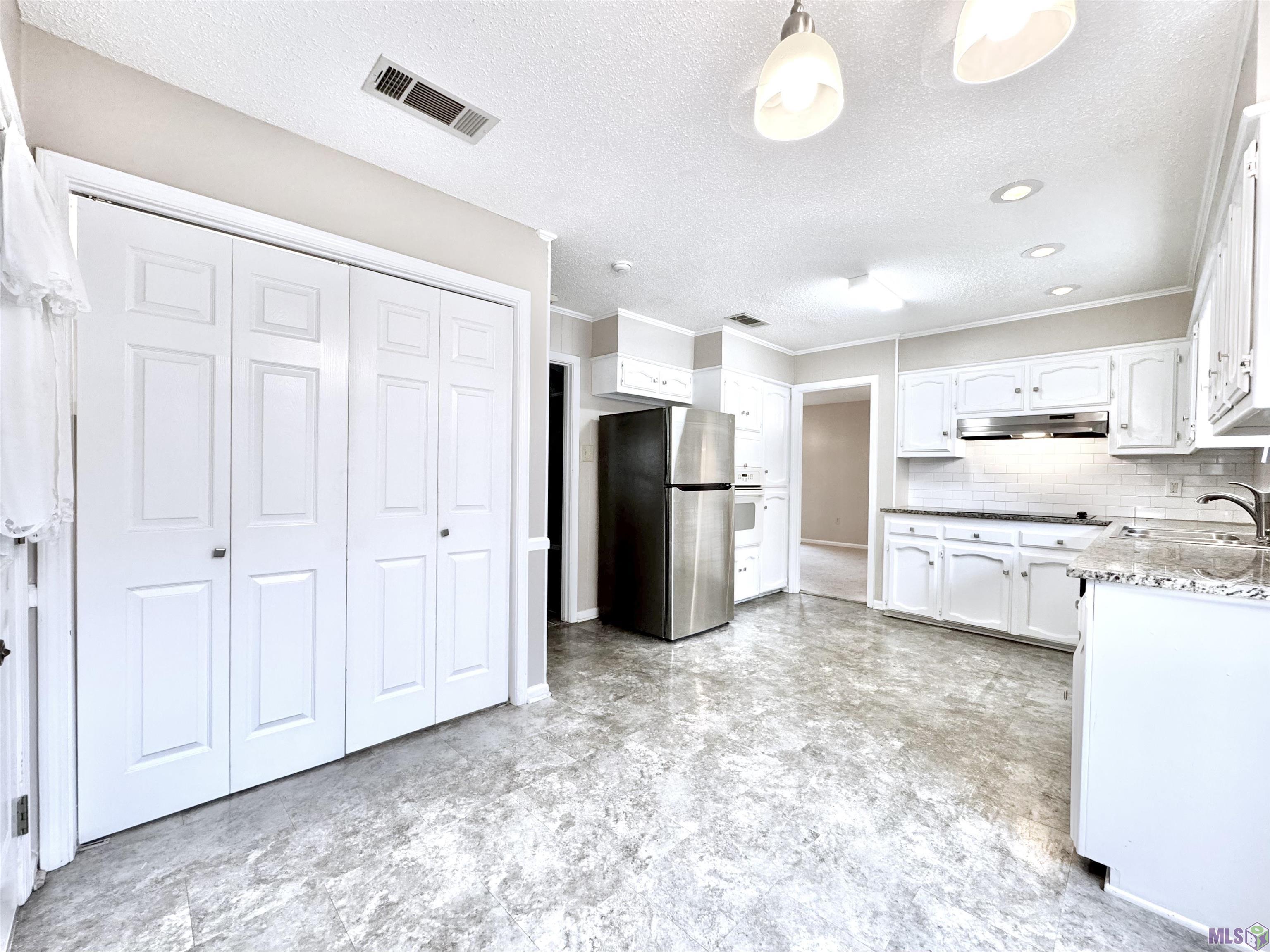 4738 Woodlyn Drive Baton Rouge, LA 70816 - Photo 6 of 34