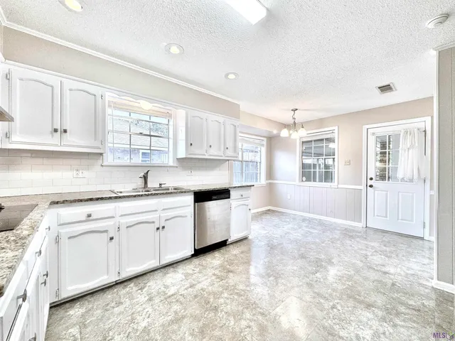 $1,950 | 4738 Woodlyn Drive, Baton Rouge, LA 70816