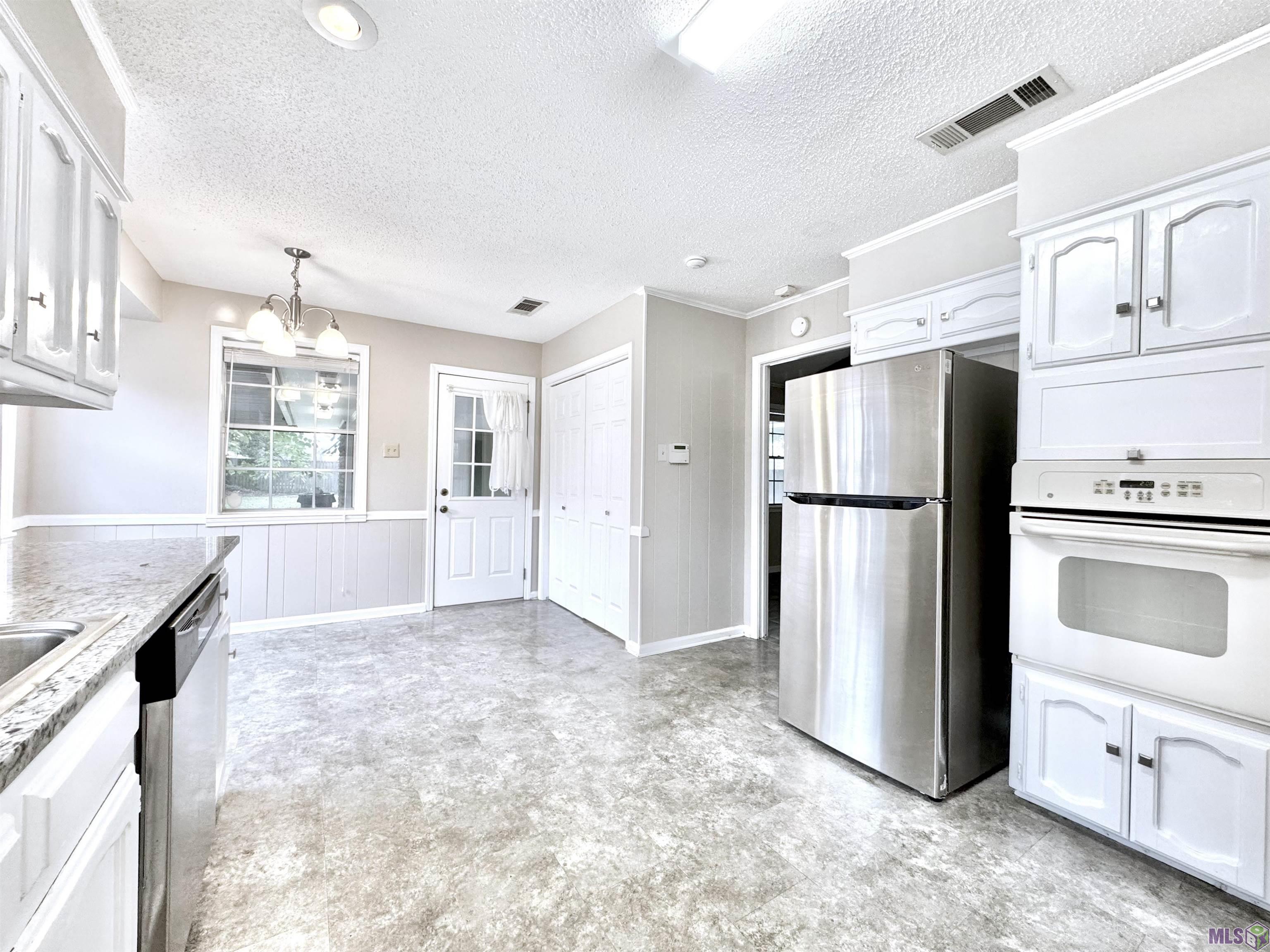 4738 Woodlyn Drive Baton Rouge, LA 70816 - Photo 10 of 34