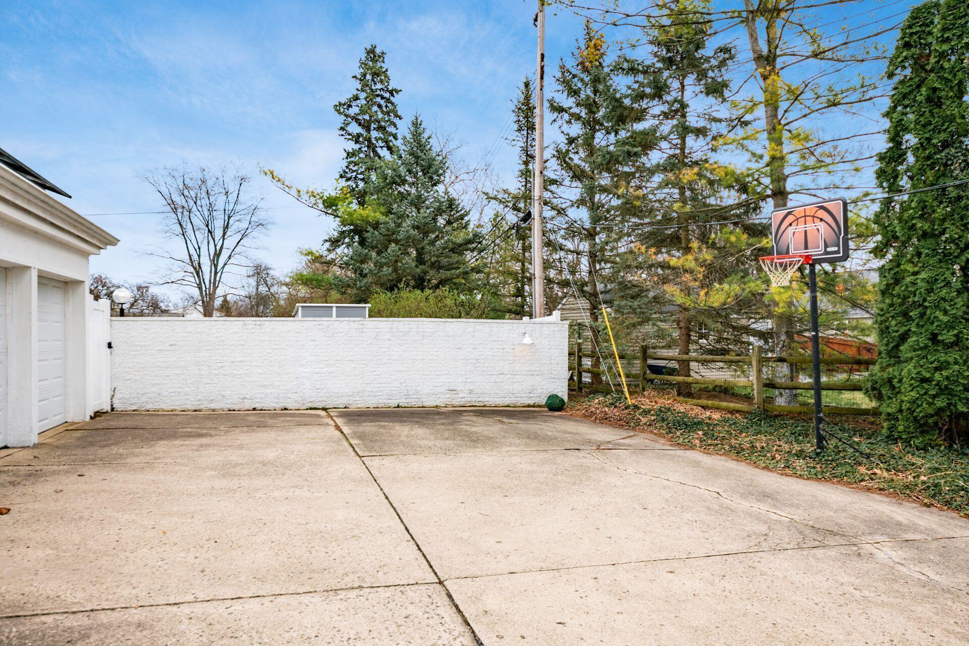 2177 Oakmount Road Columbus, OH 43221 - Photo 18 of 34 071_9aae7_L 2177 Oakmount 019