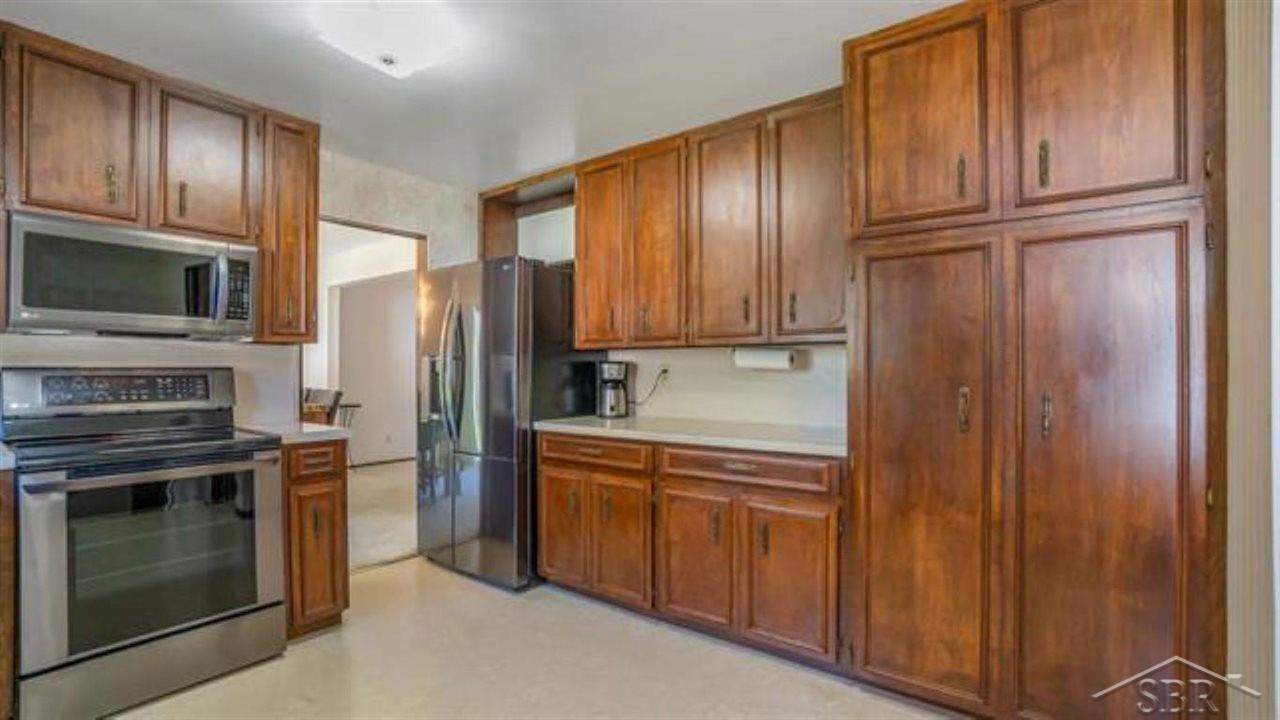 208 Hunters Ridge Midland, MI 48640 - Photo 11 of 24 50059233-10.JPG