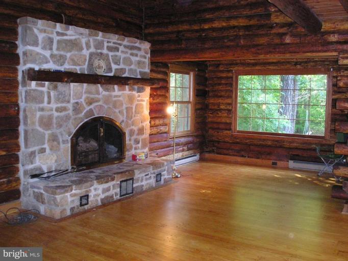 26720 Arcadia Shores Road Easton, MD 21601 - Photo 2 of 24 Family Room/ stone fireplace with heatilator