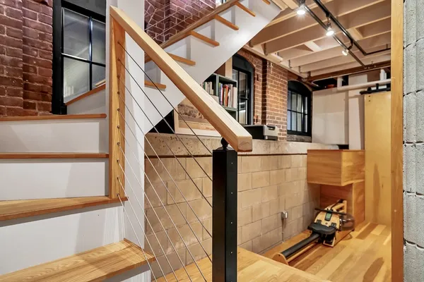 a view of entryway with a front door