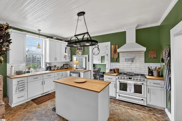 $569,900 | 200 East Greenwood Street, Landrum, SC 29356