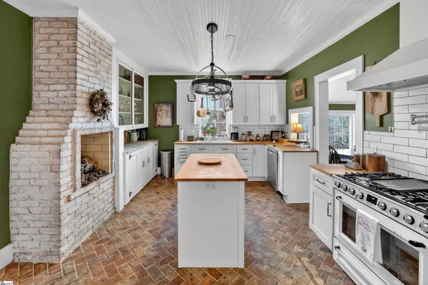 $527,900 | 200 East Greenwood Street, Landrum, SC 29356