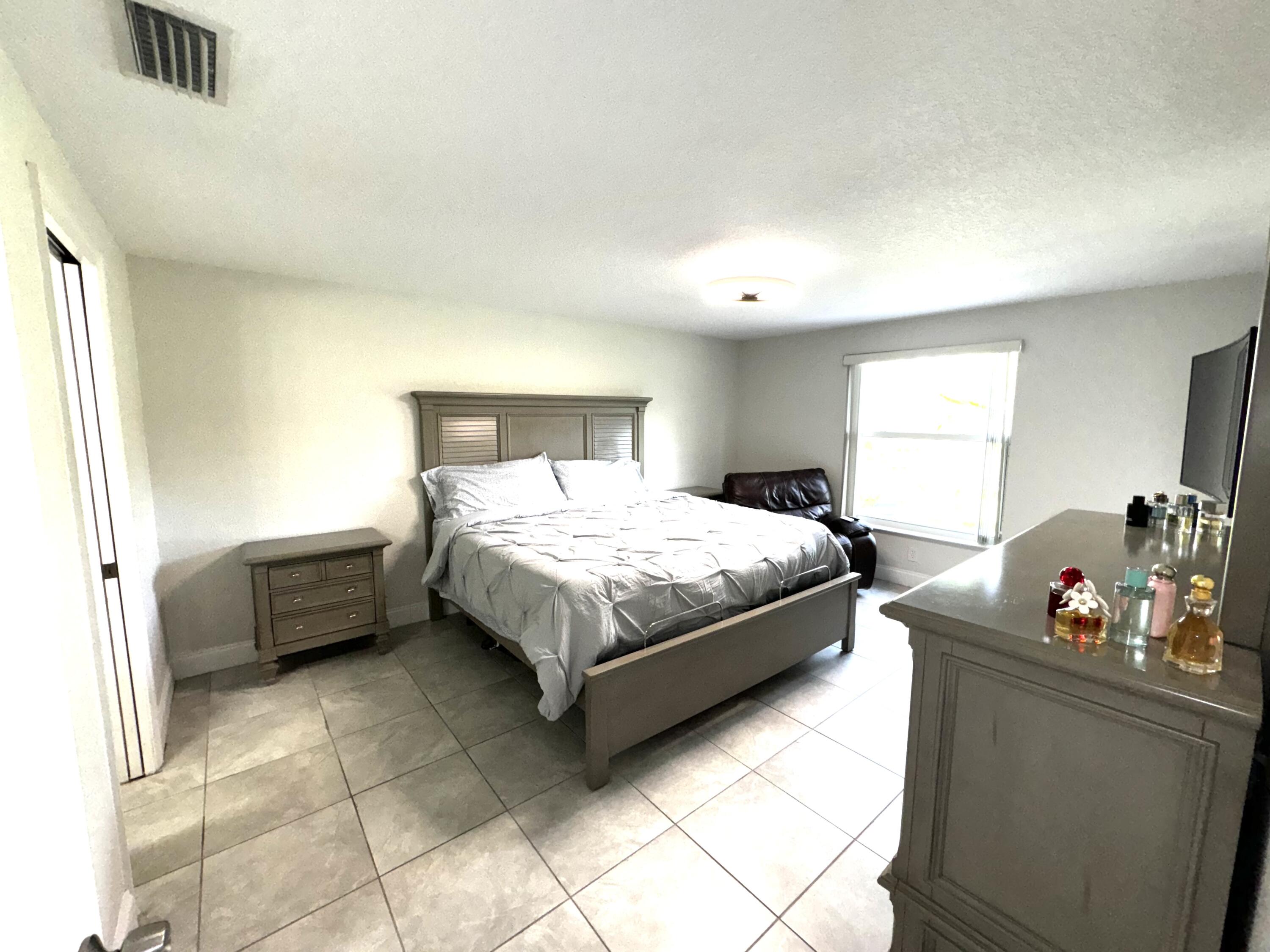 116 Park Road North Royal Palm Beach, FL 33411 - Photo 11 of 20 Owners suite