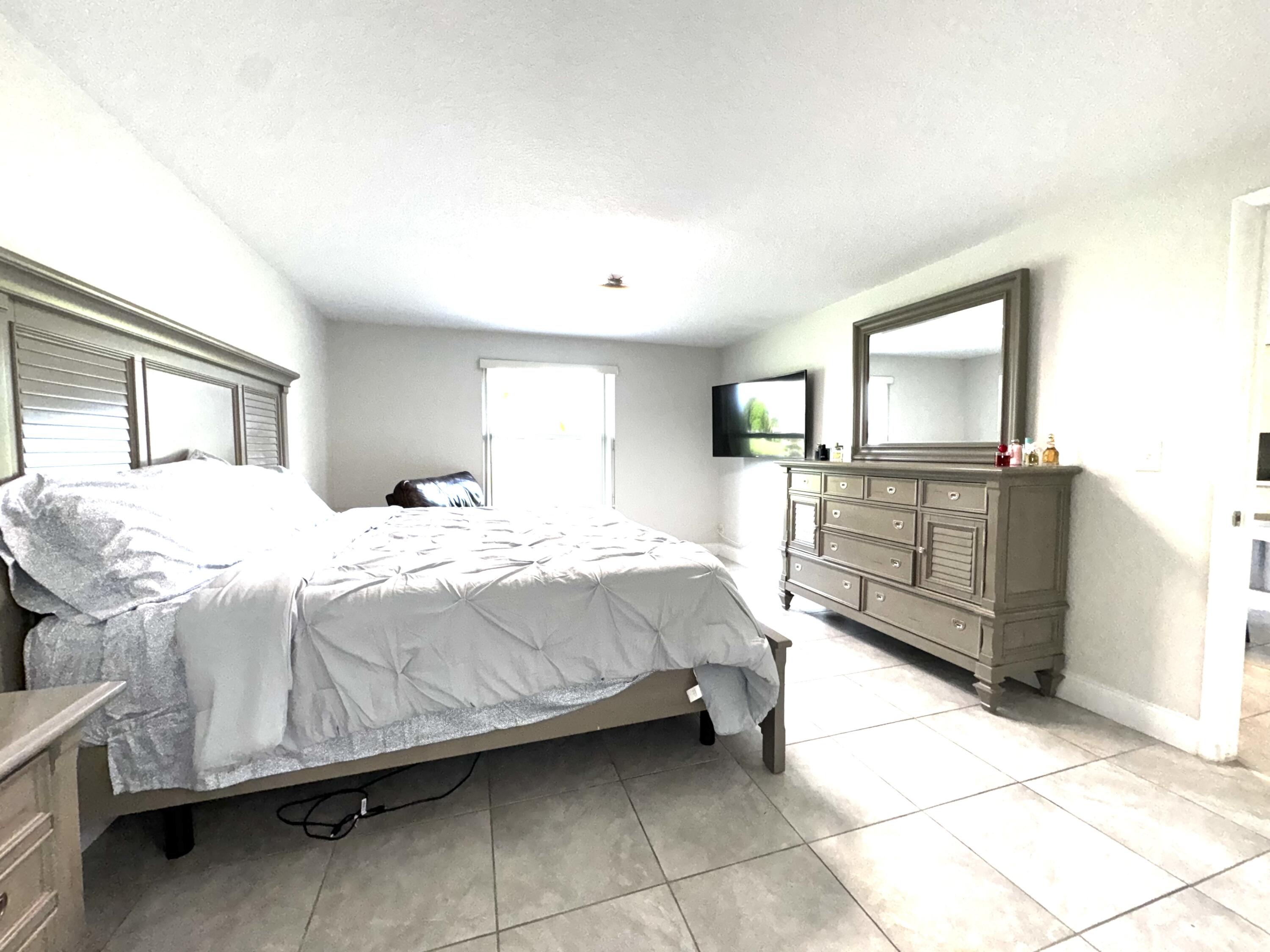 116 Park Road North Royal Palm Beach, FL 33411 - Photo 12 of 20 Owners suite