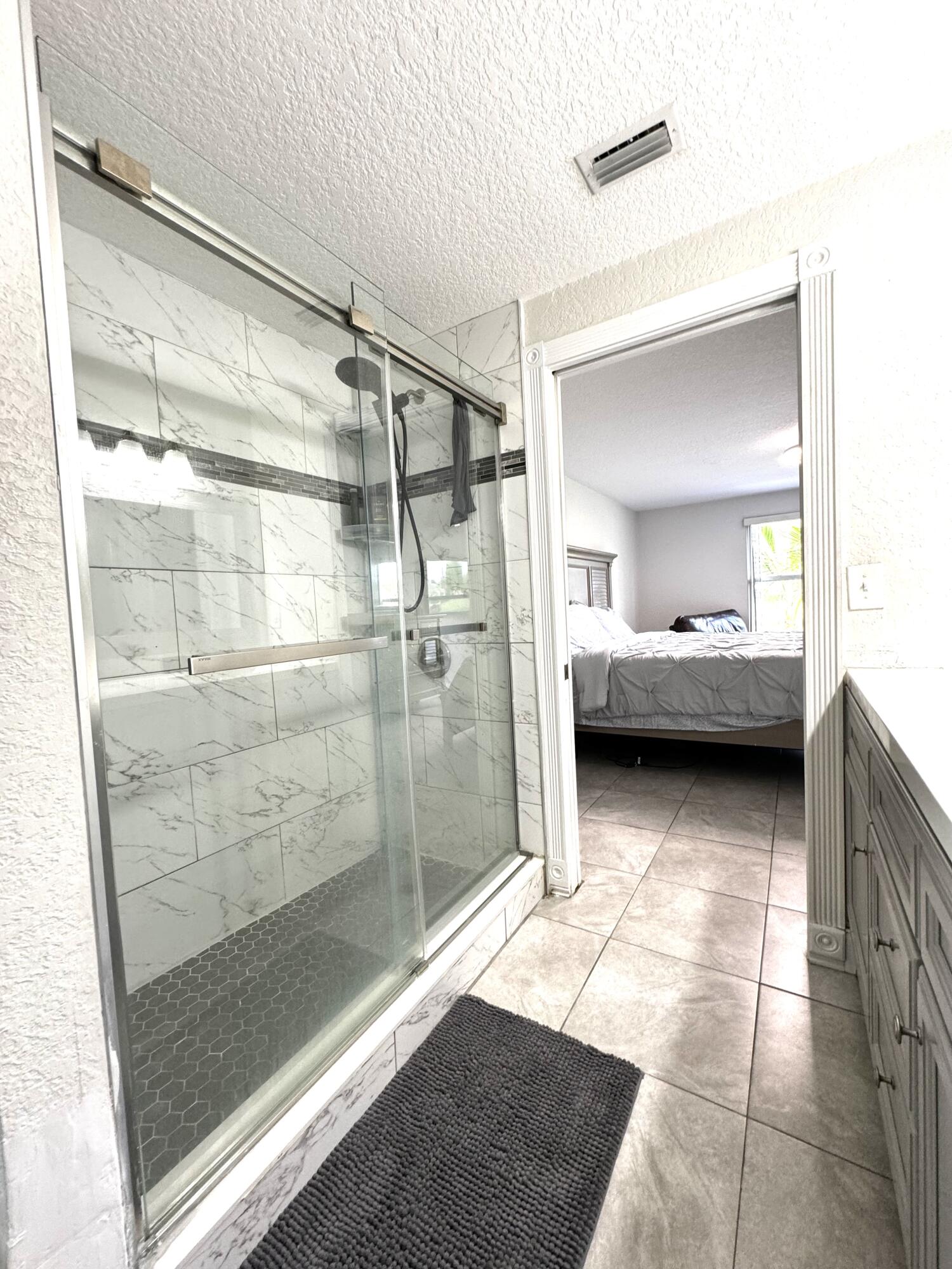 116 Park Road North Royal Palm Beach, FL 33411 - Photo 14 of 20 Owners bath
