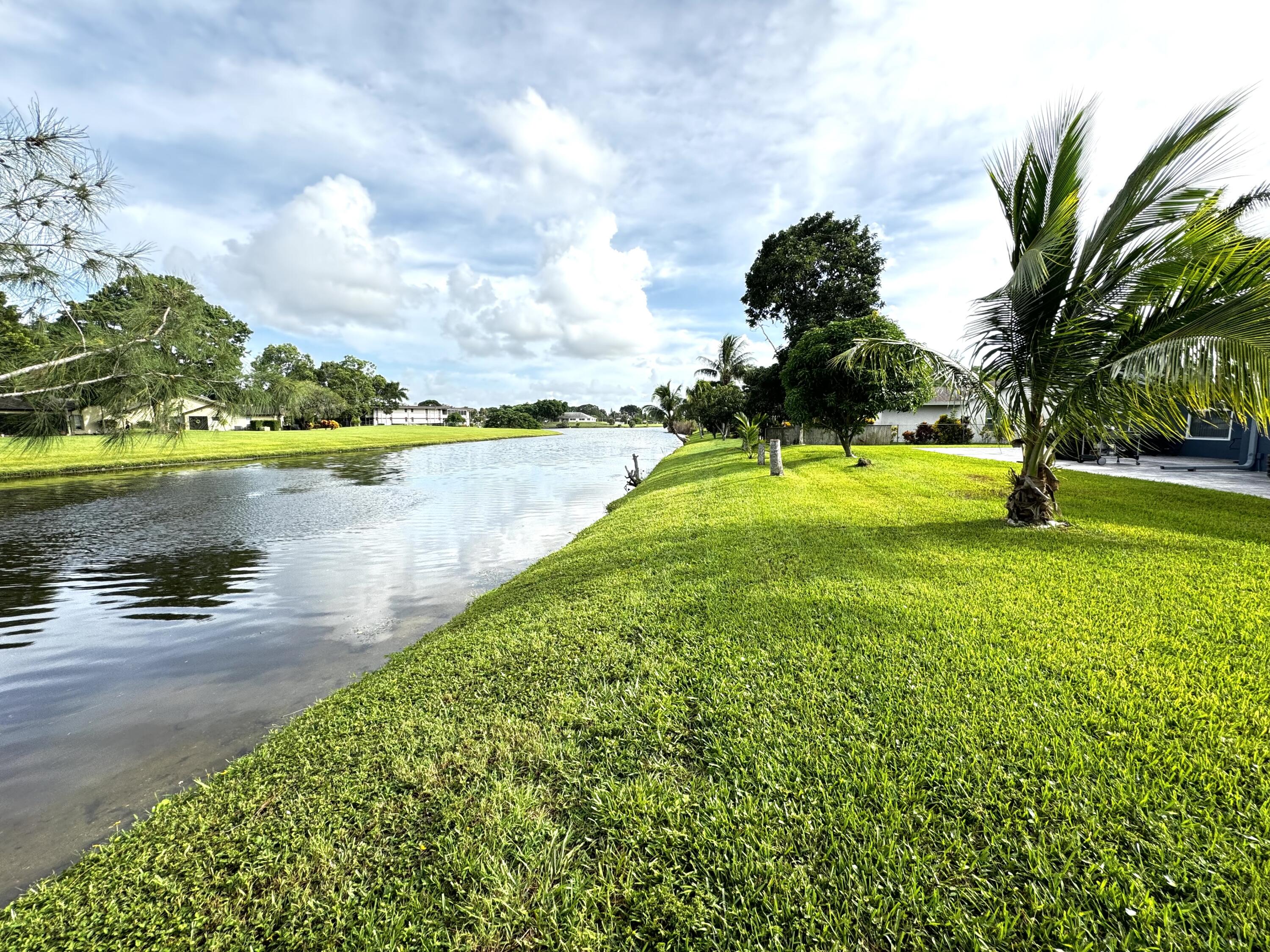 116 Park Road North Royal Palm Beach, FL 33411 - Photo 4 of 20 Waterfront