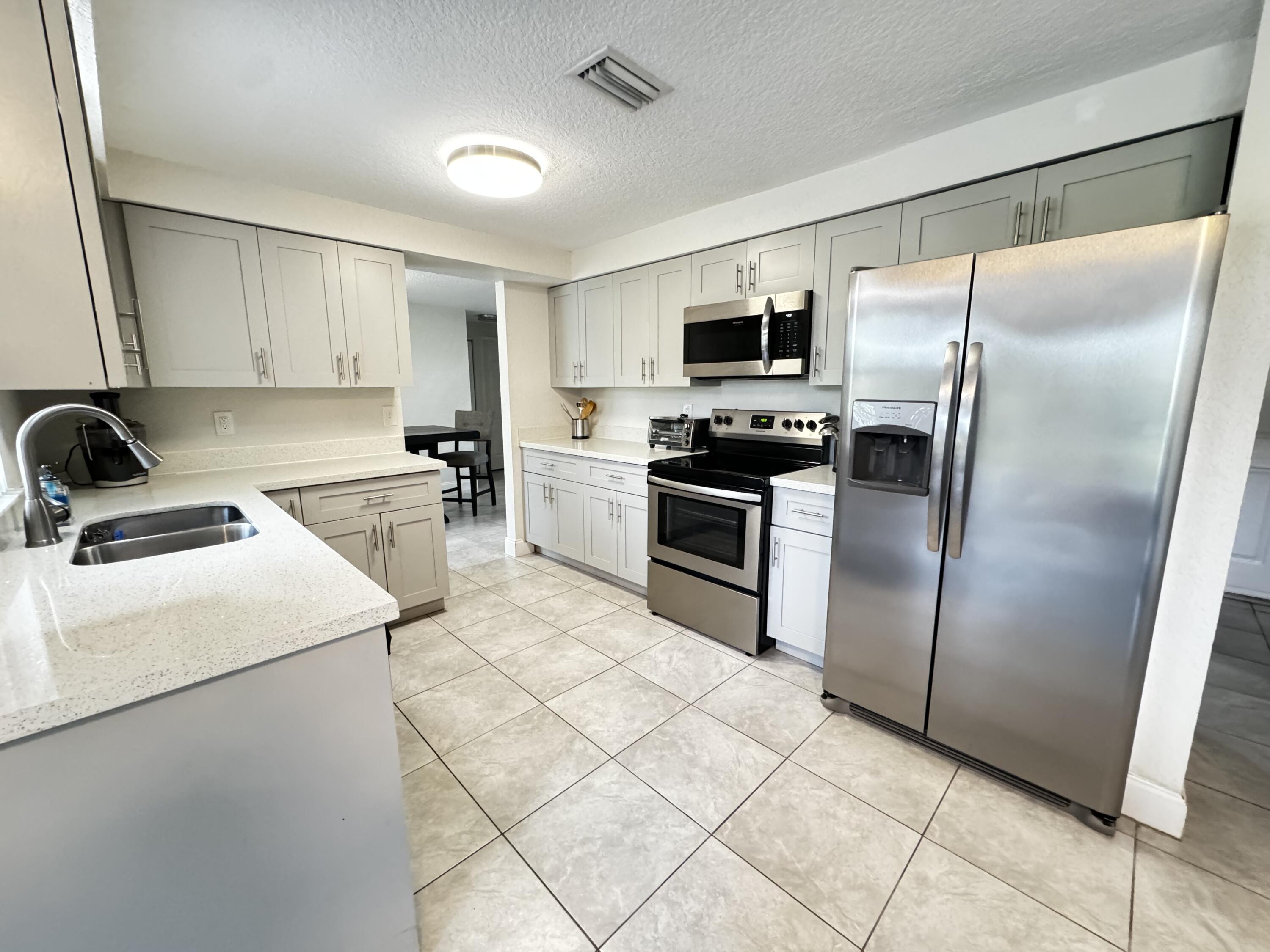 116 Park Road North Royal Palm Beach, FL 33411 - Photo 7 of 20 Kitchen