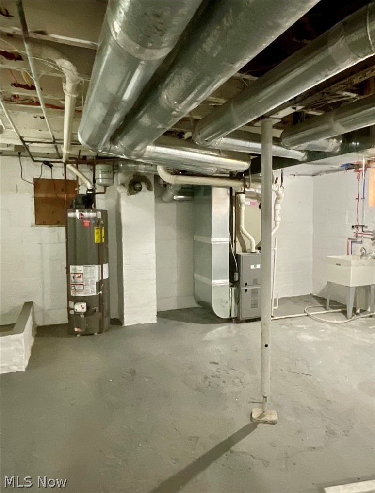 425 Spaulding Street Akron, OH 44310 - Photo 13 of 17 Unfinished below grade area featuring gas water heater and heating unit