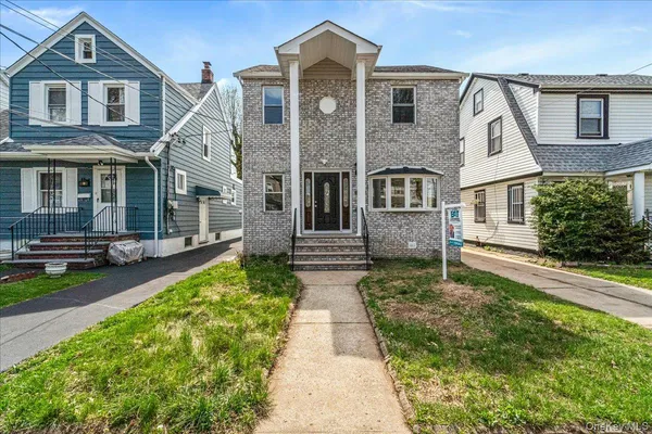 $1,300,000 | 90-34 205th Street | Bellaire West