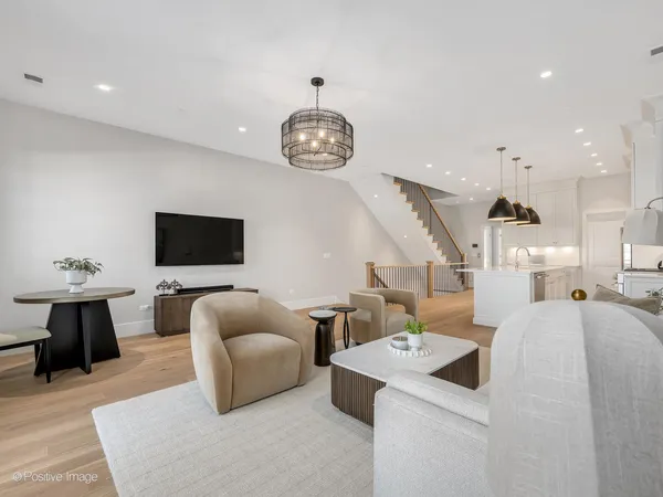 $1,384,000 | 225 Burlington Avenue, Unit TH1, Clarendon Hills, IL 60514