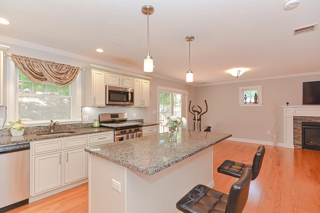 77 Westdale Road Holbrook, MA 02343 - Photo 13 of 38