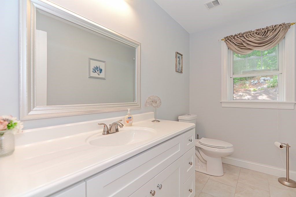 77 Westdale Road Holbrook, MA 02343 - Photo 16 of 38