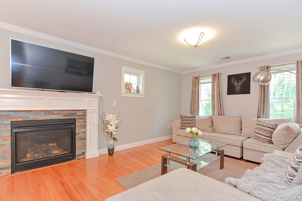 77 Westdale Road Holbrook, MA 02343 - Photo 5 of 38