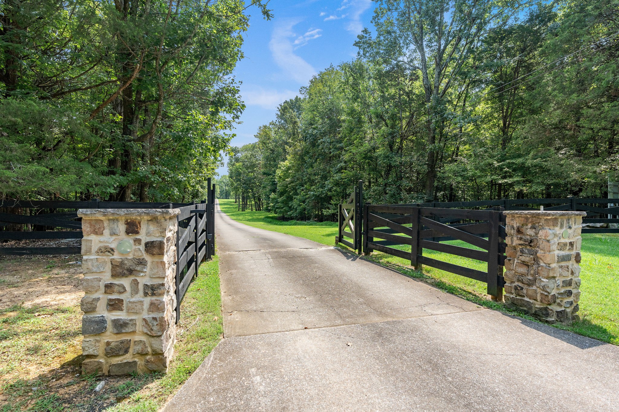 8530 Saundersville Road Mount Juliet, TN 37122 - Photo 2 of 77