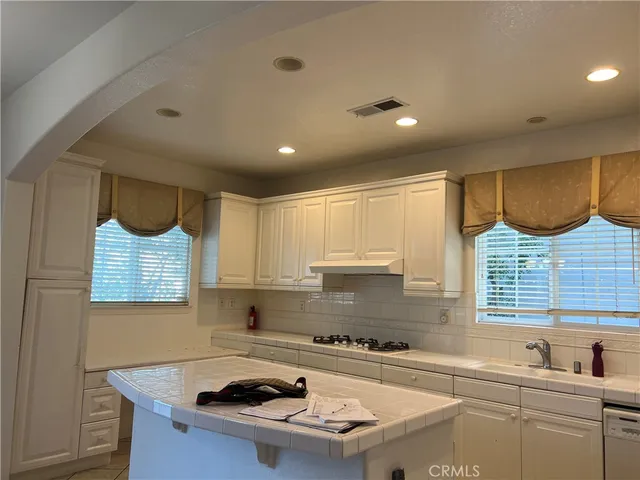 $5,600 | 2889 Plaza Del Amo, Torrance, CA 90503