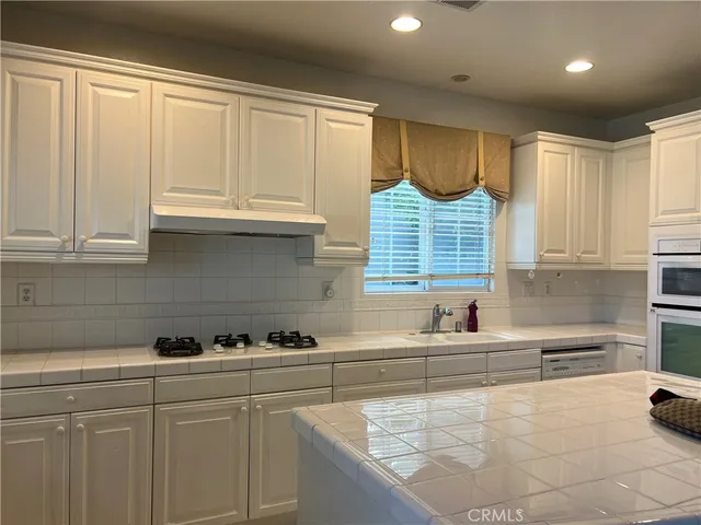 $5,600 | 2889 Plaza Del Amo, Torrance, CA 90503