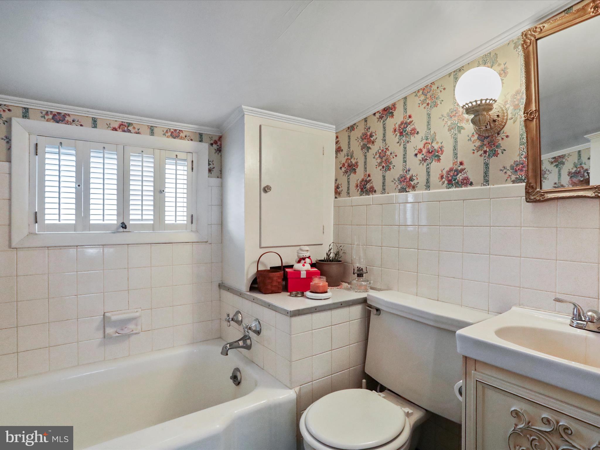 24265 Path Valley Road Concord, PA 17217 - Photo 22 of 36 Upper-level full bathroom