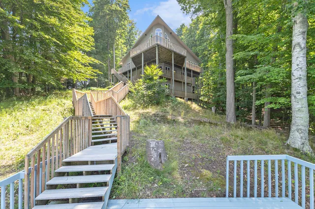 $1,150,000 | 6308 North Jebavy Drive, Ludington, MI 49431