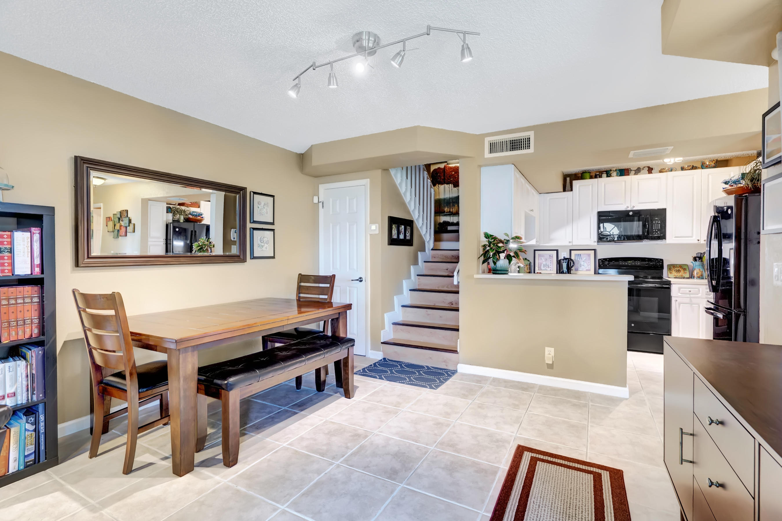 8291 Thames Boulevard, Unit B Boca Raton, FL 33433 - Photo 1 of 22 Dining Area