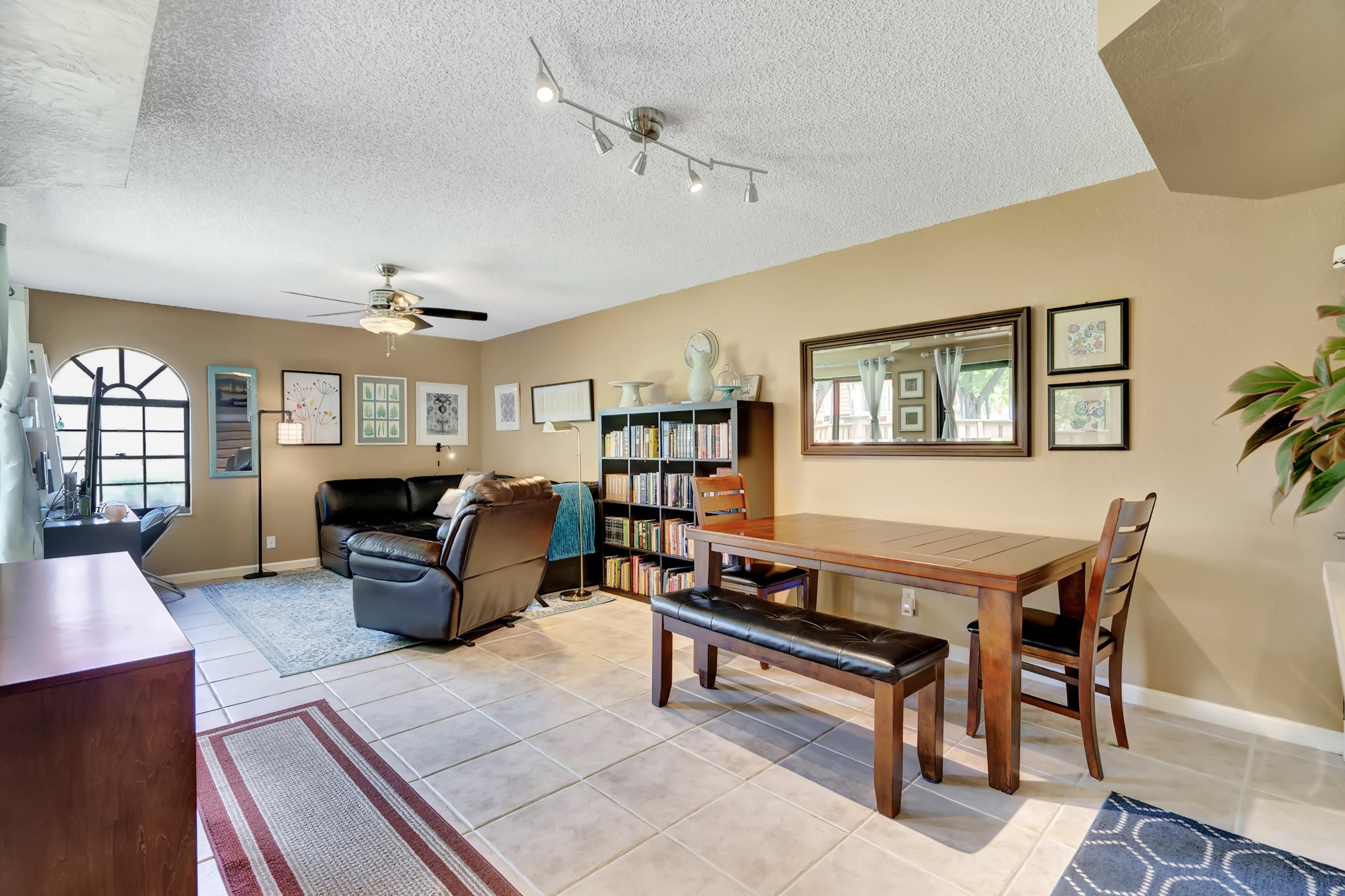 8291 Thames Boulevard, Unit B Boca Raton, FL 33433 - Photo 3 of 22 Dining Living Area