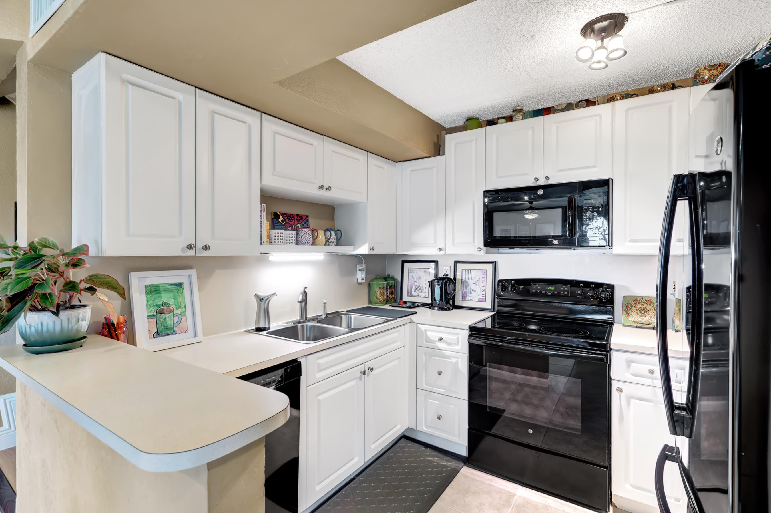 8291 Thames Boulevard, Unit B Boca Raton, FL 33433 - Photo 5 of 22 Kitchen