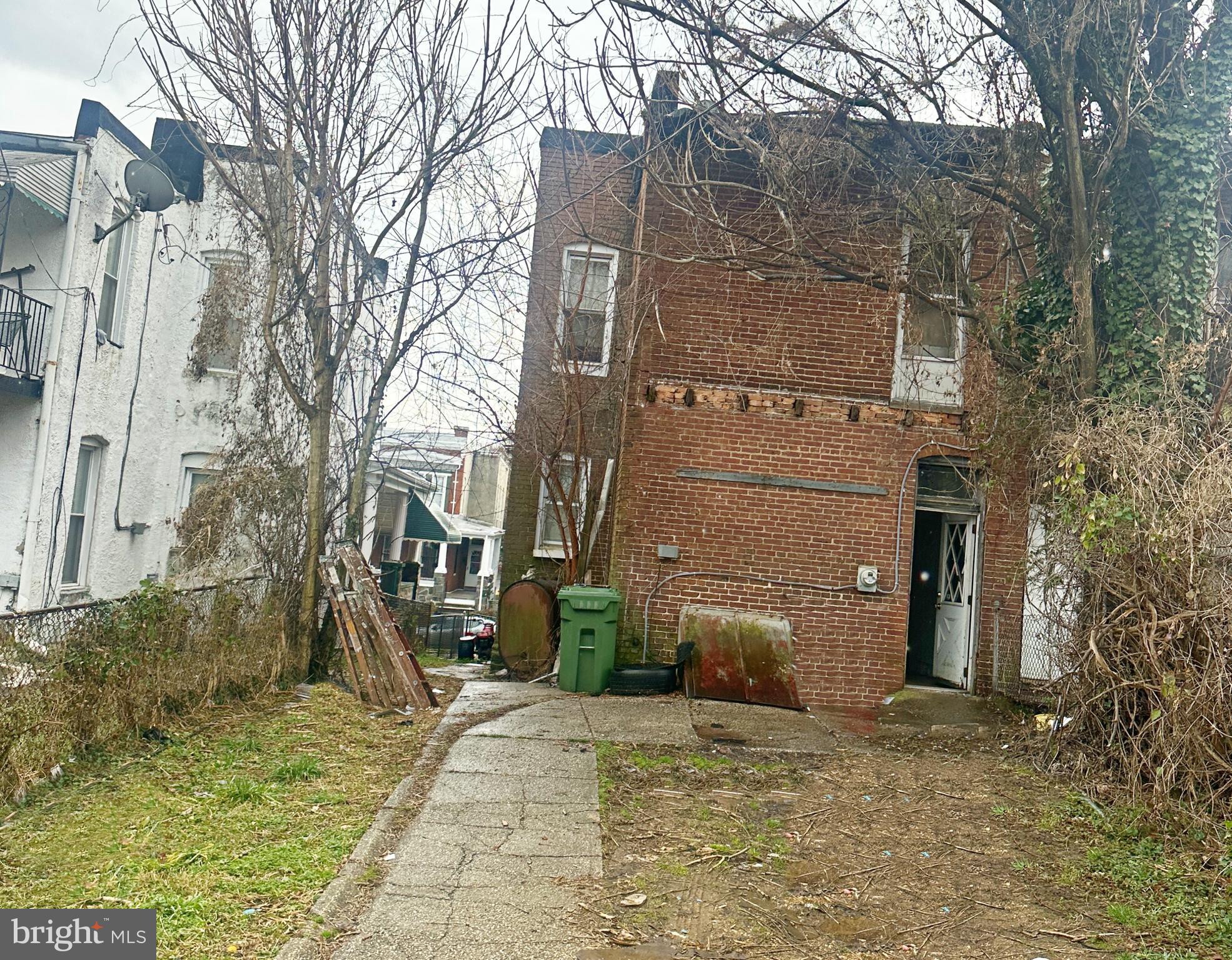 2726 Riggs Avenue Baltimore, MD 21216 - Photo 3 of 14 Rear