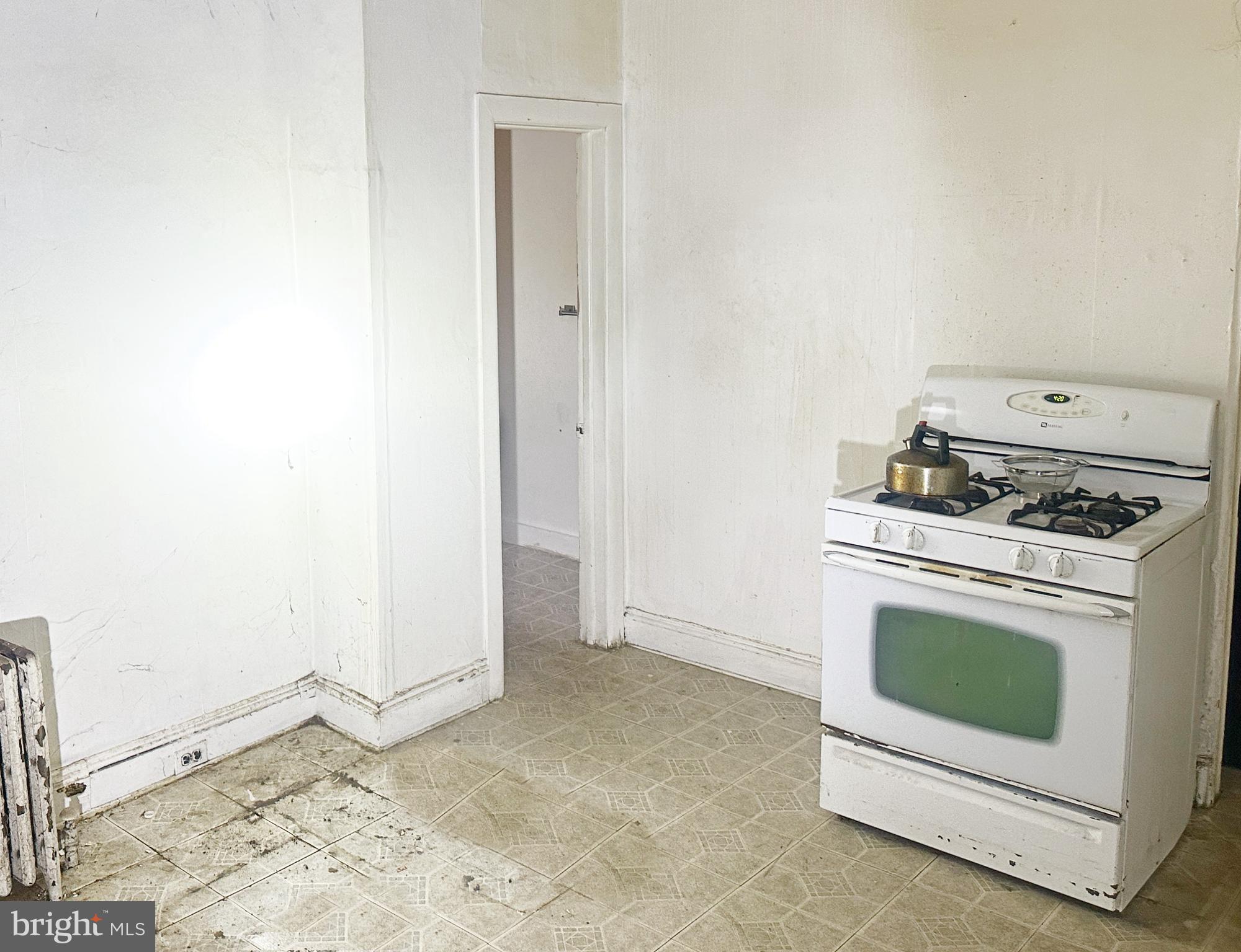 2726 Riggs Avenue Baltimore, MD 21216 - Photo 7 of 14 Interior