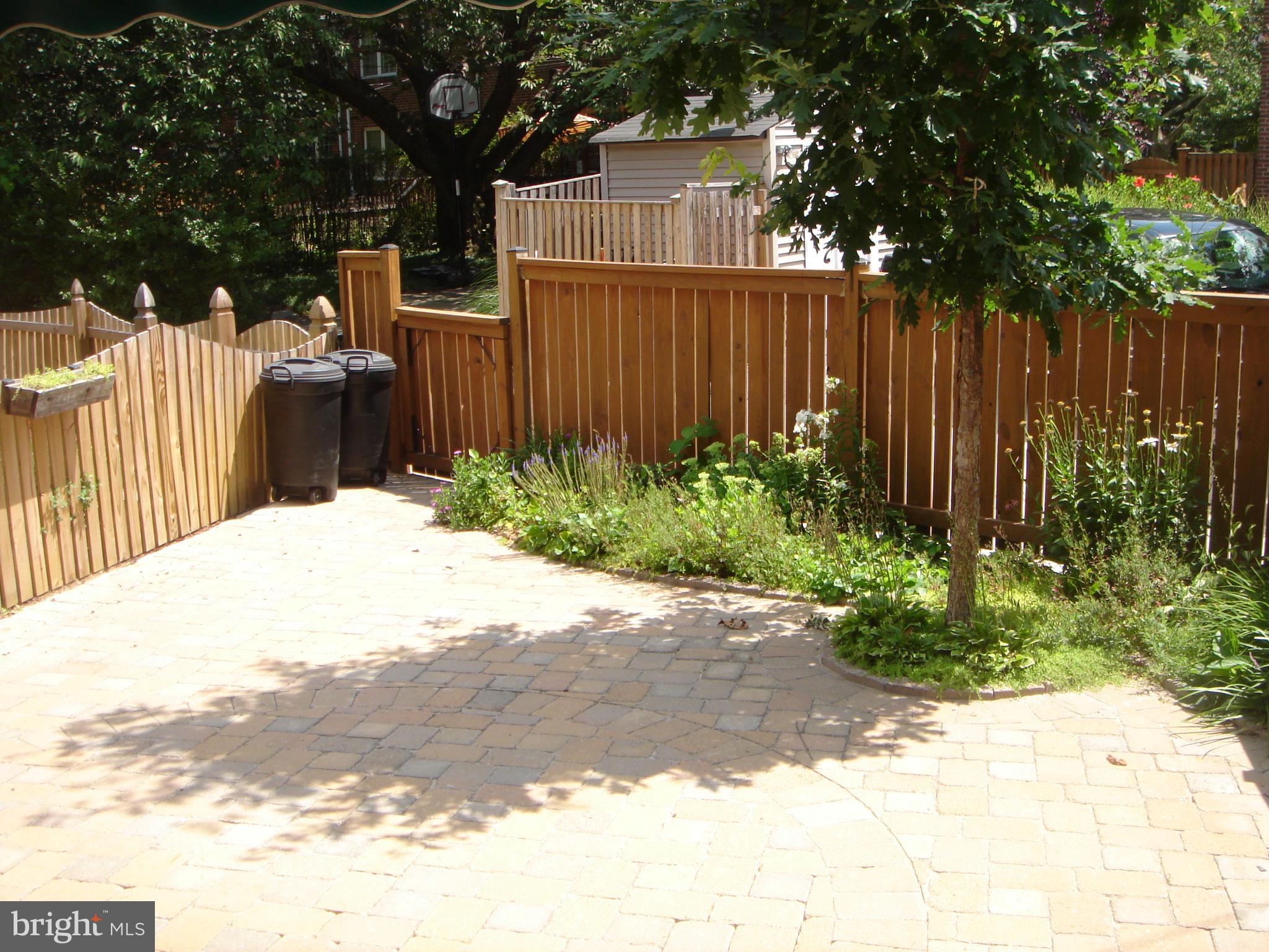 7011 Heathfield Road Baltimore, MD 21212 - Photo 3 of 11 Backyard