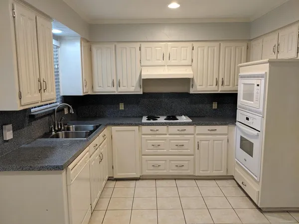 $2,150 | 2705 Cummings Drive, Bedford, TX 76021