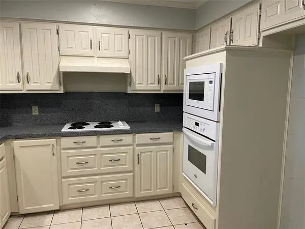 $2,150 | 2705 Cummings Drive, Bedford, TX 76021