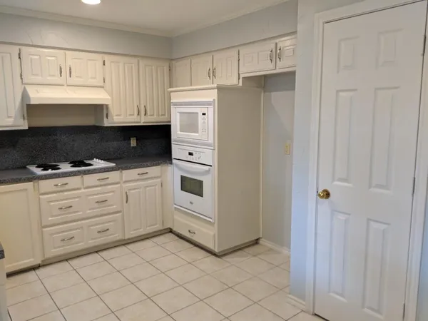 $2,150 | 2705 Cummings Drive, Bedford, TX 76021