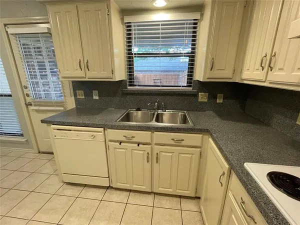 $2,150 | 2705 Cummings Drive, Bedford, TX 76021