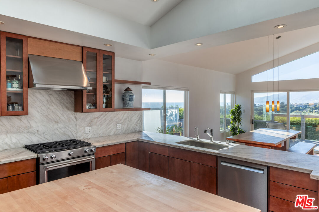 29500 Heathercliff Road, Unit 275 Malibu, CA 90265 - Photo 10 of 16 Gallery Image 10