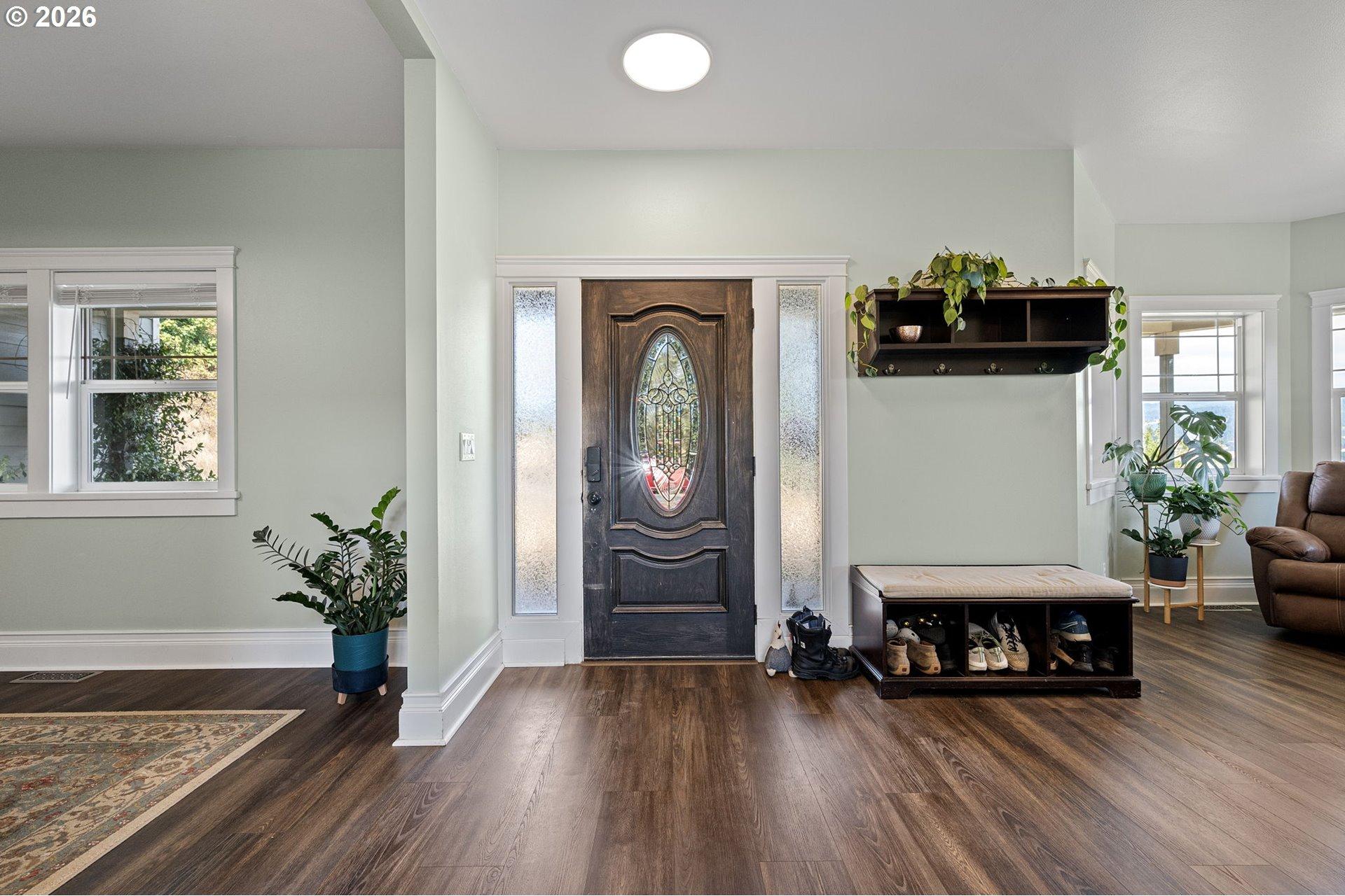 785 Mathis Hill Road Yoncalla, OR 97499 - Photo 13 of 48 Entrance/Foyer