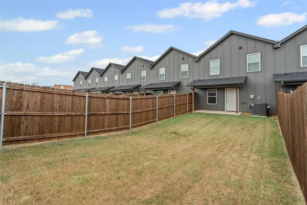 $1,825 | 120 Abbey Park Court, Granbury, TX 76049