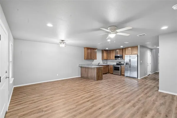 $1,825 | 120 Abbey Park Court, Granbury, TX 76049