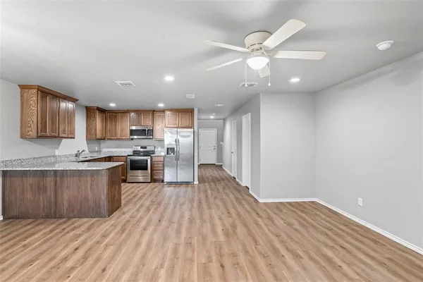 $1,825 | 120 Abbey Park Court, Granbury, TX 76049